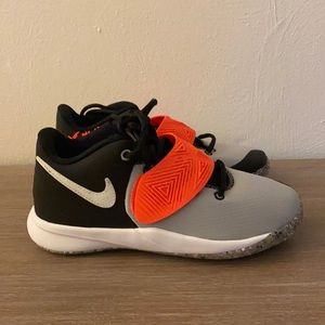 NIB-Nike Kids 3Y Kyrie Flytrap III SE